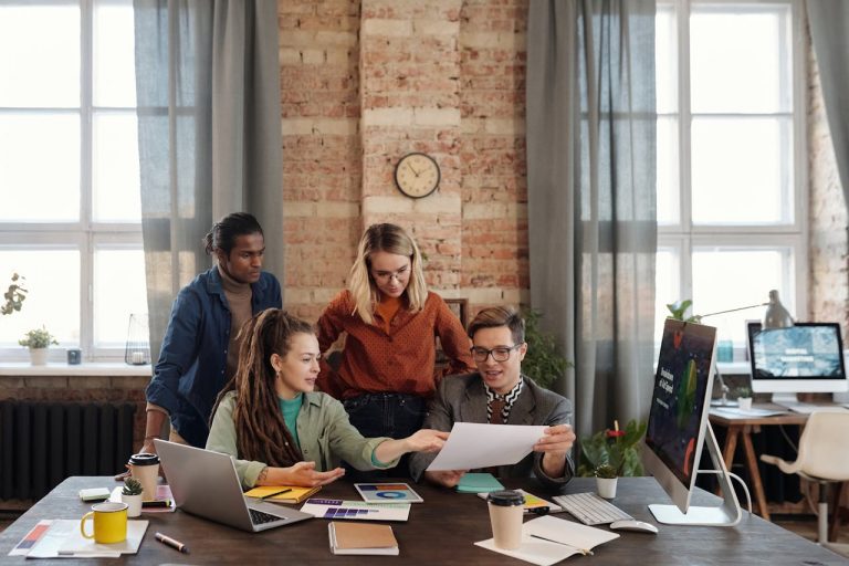 Top 8 B2B Marketing Agencies to Grow Your Traffic (+ Costs & Expert Tips)