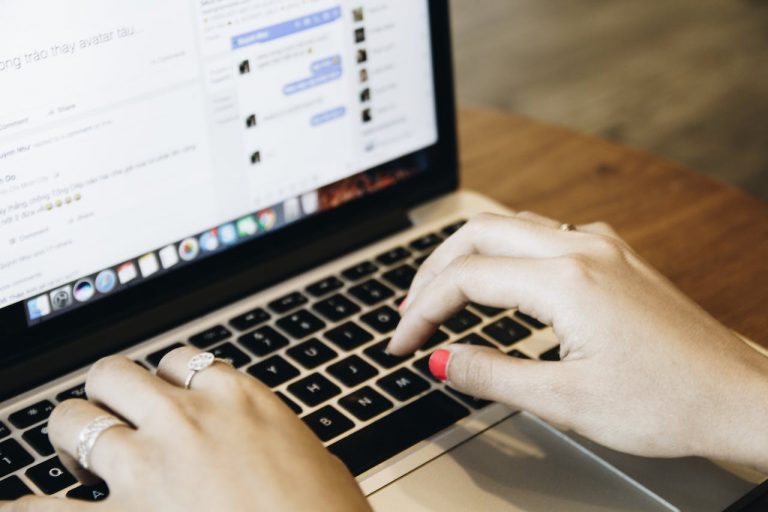 How the Facebook Algorithm Works & How to Beat It